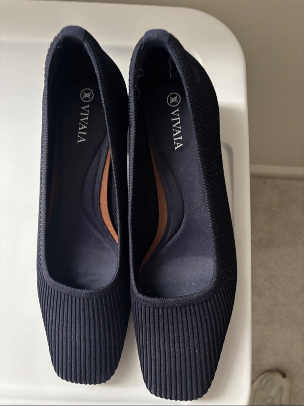 VIVAIA Women's Black Ribbed Square-Toe Ballet Flats